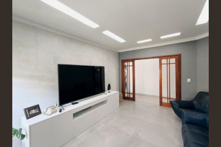 Casa de condomínio à venda com 510m², 4 quartos e 6 vagasSala de TV