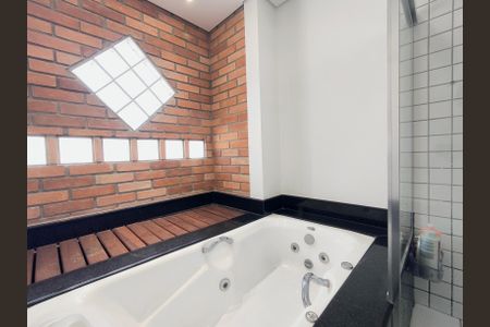 Casa de condomínio à venda com 510m², 4 quartos e 6 vagasBanheiro da Suíte 1