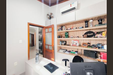 Casa de condomínio à venda com 510m², 4 quartos e 6 vagasEscritório 1