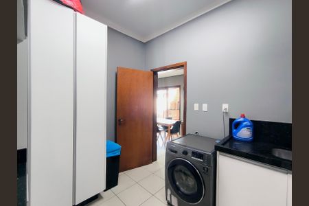 Casa de condomínio à venda com 510m², 4 quartos e 6 vagasÁrea de Serviço