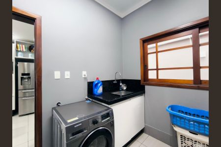 Casa de condomínio à venda com 510m², 4 quartos e 6 vagasÁrea de Serviço