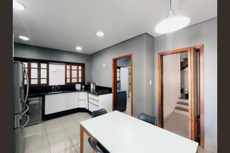 Casa de condomínio à venda com 510m², 4 quartos e 6 vagasCozinha