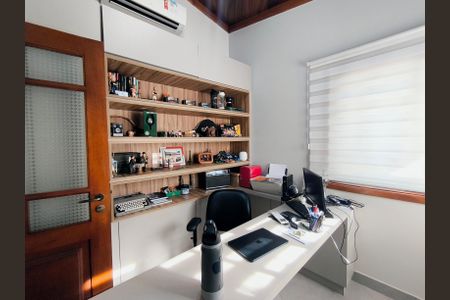 Casa de condomínio à venda com 510m², 4 quartos e 6 vagasEscritório 1