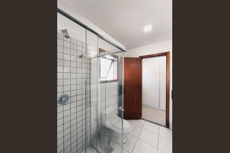 Casa de condomínio à venda com 510m², 4 quartos e 6 vagasBanheiro da Suíte 1