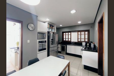 Casa de condomínio à venda com 510m², 4 quartos e 6 vagasCozinha