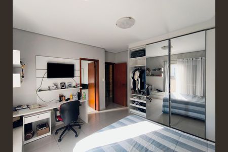 Casa de condomínio à venda com 510m², 4 quartos e 6 vagasSuíte 3