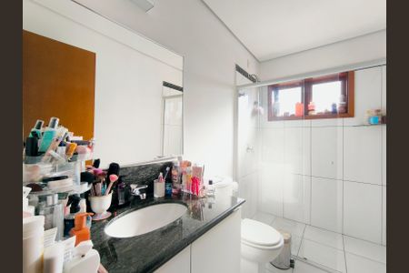 Casa de condomínio à venda com 510m², 4 quartos e 6 vagasBanheiro da Suíte 2