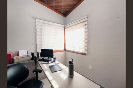 Casa de condomínio à venda com 510m², 4 quartos e 6 vagasEscritório 1