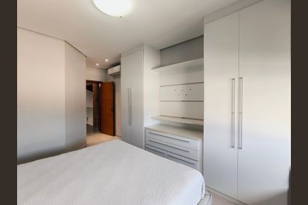 Casa de condomínio à venda com 510m², 4 quartos e 6 vagasSuíte 1