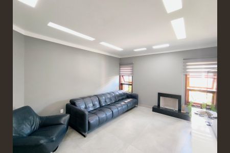 Casa de condomínio à venda com 510m², 4 quartos e 6 vagasSala de TV