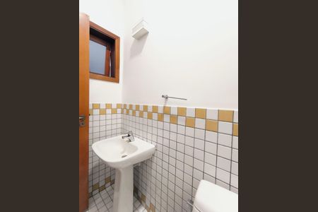 Casa de condomínio à venda com 510m², 4 quartos e 6 vagasBanheiro da Suíte 4