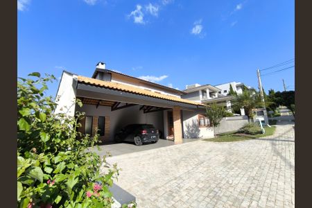 Casa de condomínio à venda com 510m², 4 quartos e 6 vagasFachada