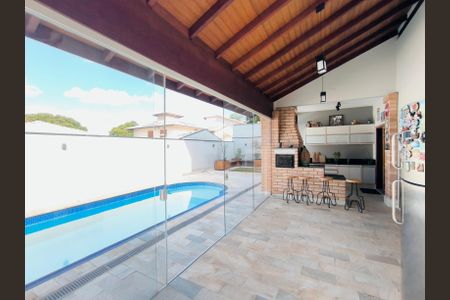 Casa de condomínio à venda com 510m², 4 quartos e 6 vagasChurrasqueira