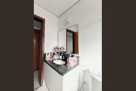 Casa de condomínio à venda com 510m², 4 quartos e 6 vagasBanheiro da Suíte 2