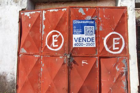 Casa à venda com 300m², 2 quartos e 1 vagaPLACA INSTALADA NA FACHADA