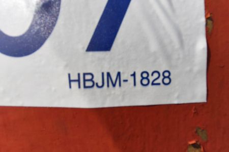 Casa à venda com 300m², 2 quartos e 1 vagaPLACA INSTALADA NA FACHADA 