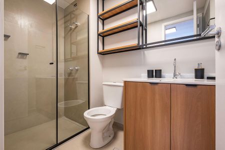 Banheiro de kitnet/studio para alugar com 1 quarto, 26m² em Pinheiros, São Paulo