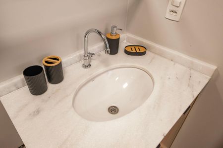 Banheiro de kitnet/studio para alugar com 1 quarto, 26m² em Pinheiros, São Paulo