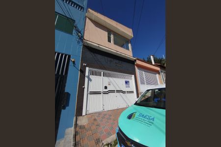 Casa para alugar com 140m², 2 quartos e sem vagaFachada