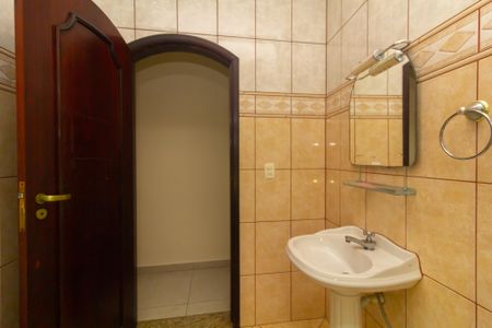 Casa para alugar com 250m², 2 quartos e sem vagaBanheiro social