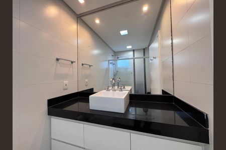 Casa de condomínio à venda com 290m², 4 quartos e 3 vagasSuíte 2 - Banheiro