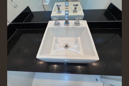 Casa de condomínio à venda com 290m², 4 quartos e 3 vagasSuíte 2