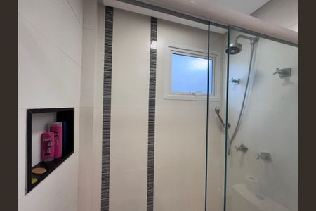 Casa de condomínio à venda com 290m², 4 quartos e 3 vagasSuíte 2