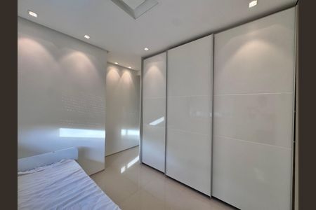 Casa de condomínio à venda com 290m², 4 quartos e 3 vagasSuíte 3 