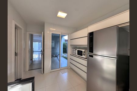 Casa de condomínio à venda com 290m², 4 quartos e 3 vagasCozinha