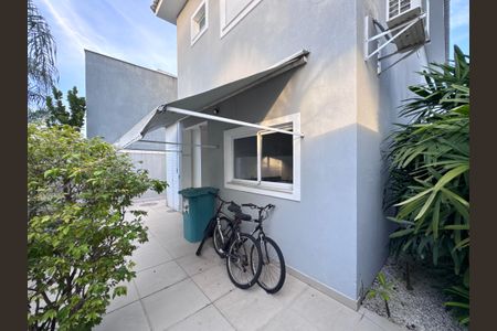 Casa de condomínio à venda com 290m², 4 quartos e 3 vagasÁrea externa