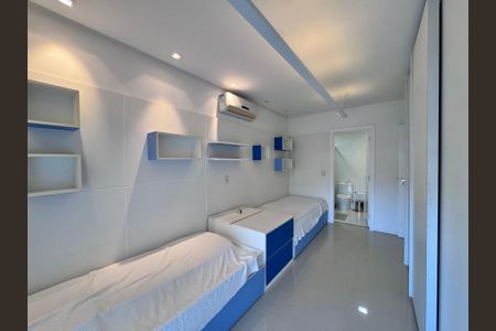 Casa de condomínio à venda com 290m², 4 quartos e 3 vagasSuíte 2