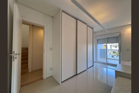 Casa de condomínio à venda com 290m², 4 quartos e 3 vagasSuíte 2