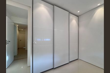 Casa de condomínio à venda com 290m², 4 quartos e 3 vagasSuíte 3 