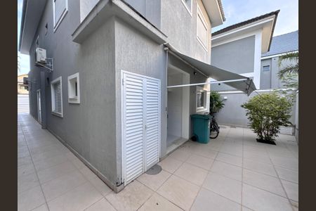 Casa de condomínio à venda com 290m², 4 quartos e 3 vagasÁrea externa