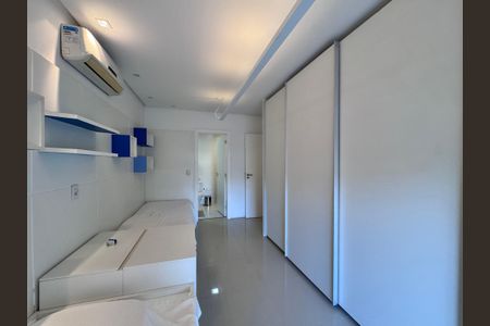 Casa de condomínio à venda com 290m², 4 quartos e 3 vagasSuíte 2