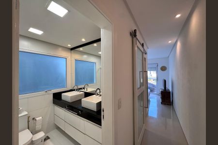 Casa de condomínio à venda com 290m², 4 quartos e 3 vagasSuíte 1