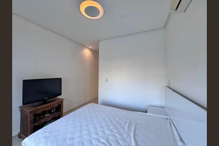 Casa de condomínio à venda com 290m², 4 quartos e 3 vagasSuíte 1