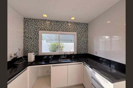 Casa de condomínio à venda com 290m², 4 quartos e 3 vagasCozinha