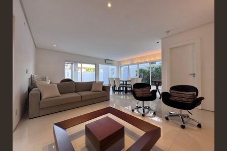 Casa de condomínio à venda com 290m², 4 quartos e 3 vagasSala