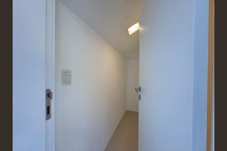 Casa de condomínio à venda com 290m², 4 quartos e 3 vagasCompartimento - Maleiro