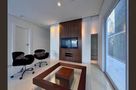 Casa de condomínio à venda com 290m², 4 quartos e 3 vagasSala
