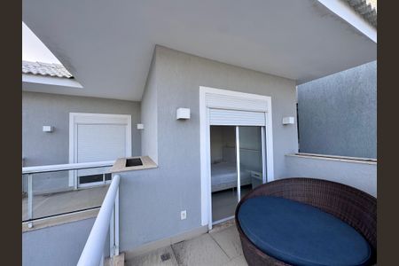 Casa de condomínio à venda com 290m², 4 quartos e 3 vagasSuíte 1 - Varanda