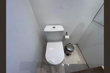 Casa de condomínio à venda com 290m², 4 quartos e 3 vagasLavabo