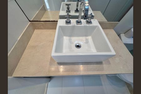 Casa de condomínio à venda com 290m², 4 quartos e 3 vagasSuíte 3 - Banheiro