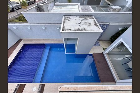 Casa de condomínio à venda com 290m², 4 quartos e 3 vagasSuíte 1 - Varanda - Vista