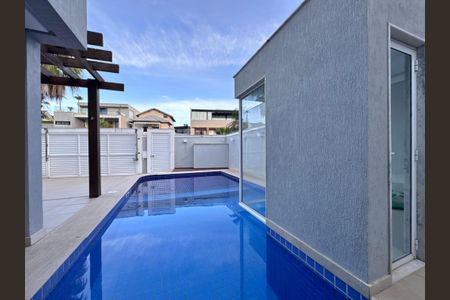 Casa de condomínio à venda com 290m², 4 quartos e 3 vagasÁrea externa