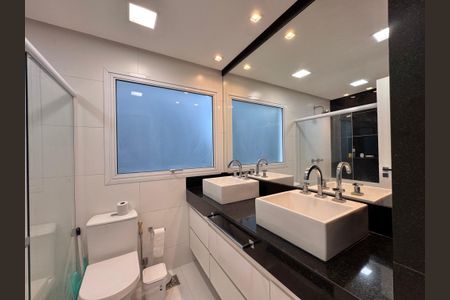Casa de condomínio à venda com 290m², 4 quartos e 3 vagasSuíte 1 - Banheiro