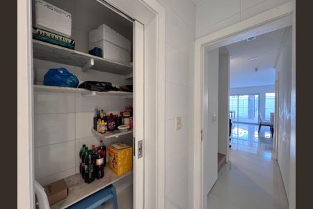 Casa de condomínio à venda com 290m², 4 quartos e 3 vagasCozinha - Despensa