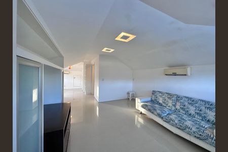 Casa de condomínio à venda com 290m², 4 quartos e 3 vagasSótão
