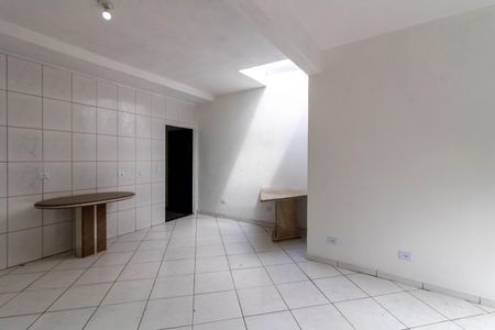 Casa para alugar com 80m², 2 quartos e 2 vagas Casa para alugar com 80m², 2 quartos e 2 vagasSala/Cozinha